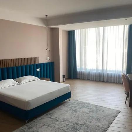 Aleksander, Maminas Durres Ξενοδοχείο Koxhazi